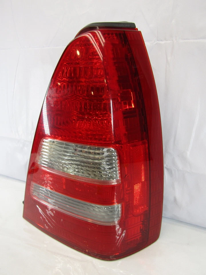 Conjunto de luces traseras laterales para pasajero derecho Subaru Forester 2003-2005 OEM Foto 2 de 4