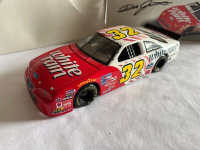 Action #32 Dale Jarrett White Rain 1997 Thunderbird #C249701041-2 1/24 Diecast