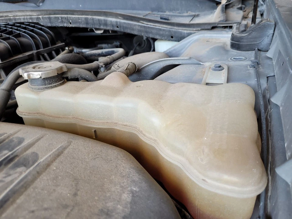 11 12 13 14 15 16 17 18 19 20 21 22 23 Chrysler 300 Coolant Reservoir 3.6l 5.7l - Imagem 2 de 4