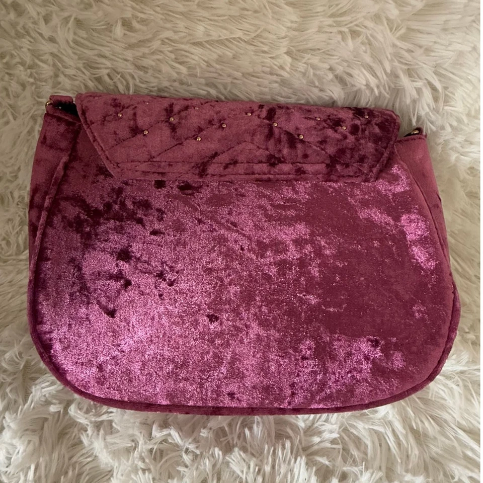 Cartera Bandolera Urban Expressions Terciopelo Acolchado Cadena Oro Rosa Foto 4 de 4