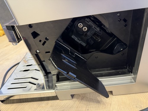 De'Longhi PrimaDonna Class ECAM 550.85.MS Kaffeevollautomat mit LatteCrema Milch