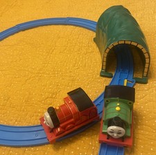 TOMY Trackmaster Pull Back And Go Thomas James Percy Blue Track & Tunnel 2004