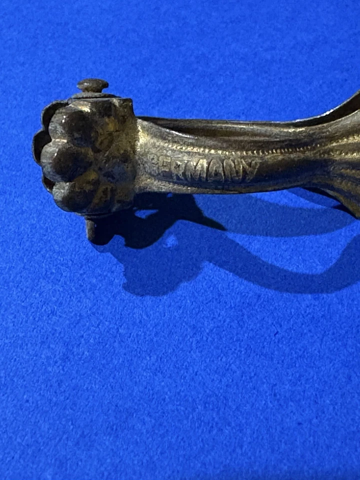 Lote de 24 clips de cortina de café alemanes de latón victoriano vintage abrazadera Foto 3 de 4