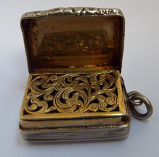 LOVELY ENGLISH ANTIQUE GEORGIAN 1836 SOLID STERLING SILVER VINAIGRETTE BOX A/F