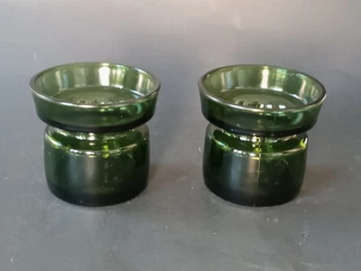 **Deux bougeoirs en verre moulé vert Dansk Design LTD par Jens Harald Quistgaard - Photo 1/4