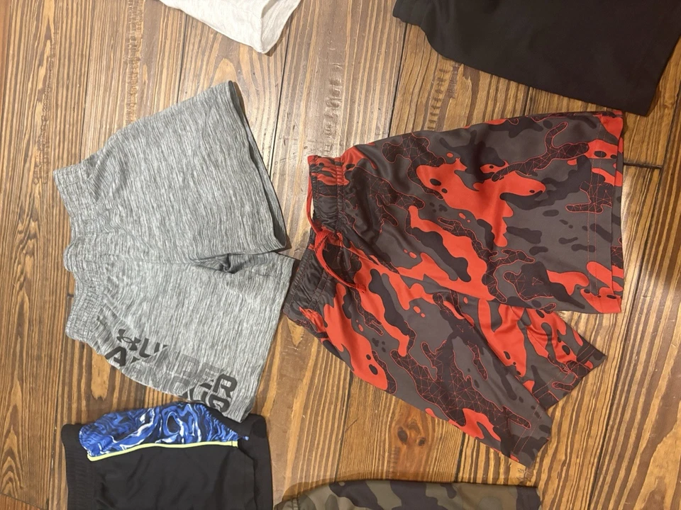 Boys Size 4/5 Short Lot Under Armour And Nike - Image 3 of 4