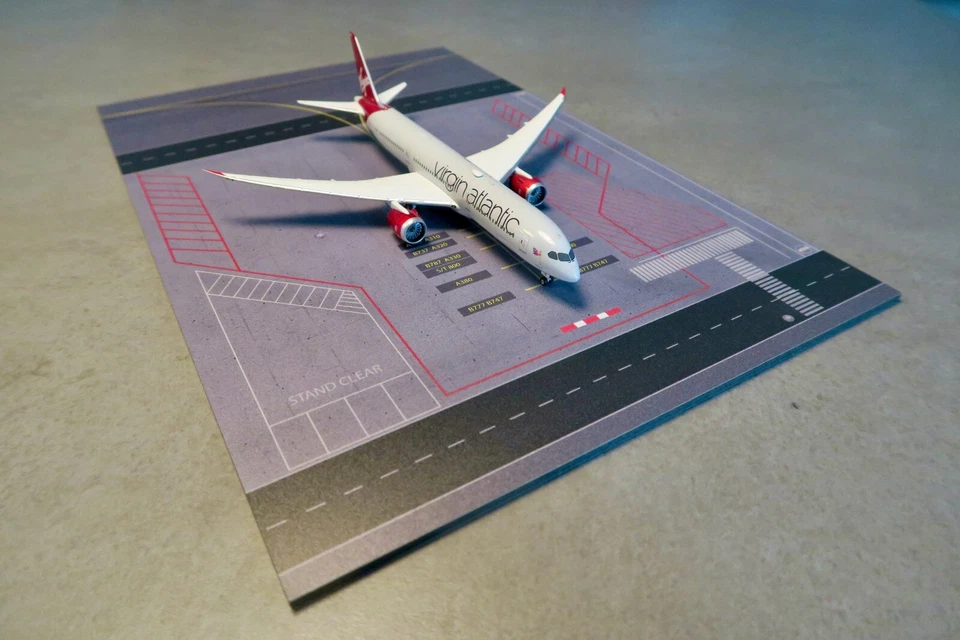 1:500 Diorama Platte, Aluminium, Airport Parking-Lot. f. Herpa u.a. . Flughafen