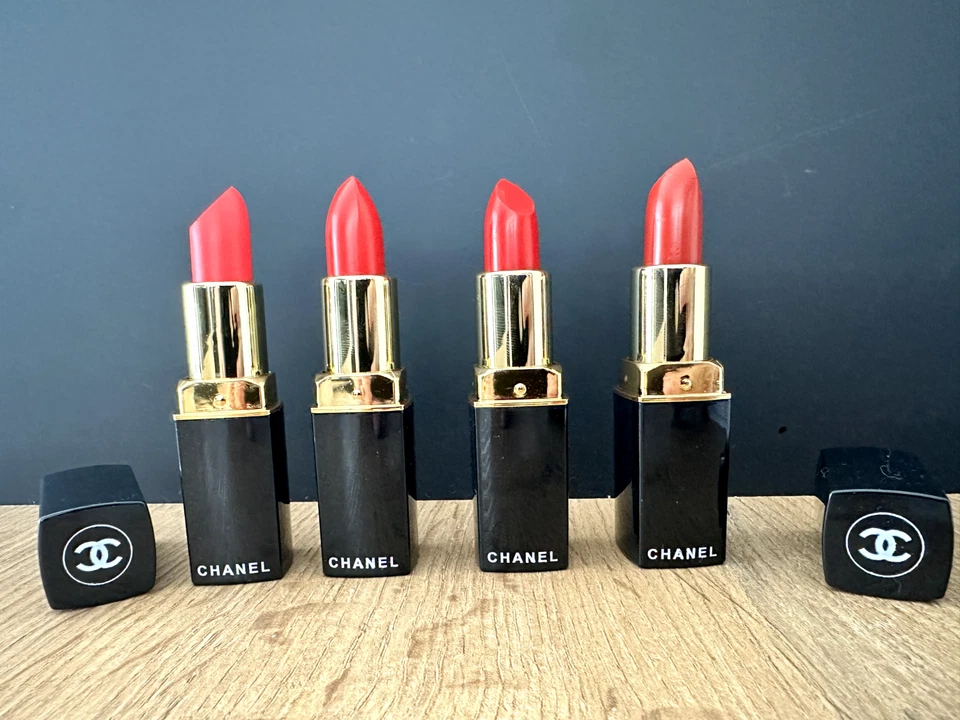 Set Rossetto CHANEL - Rouge Allure 99 - 4 Colori - Nuovo e Confezione Originale - Immagine 4 di 4