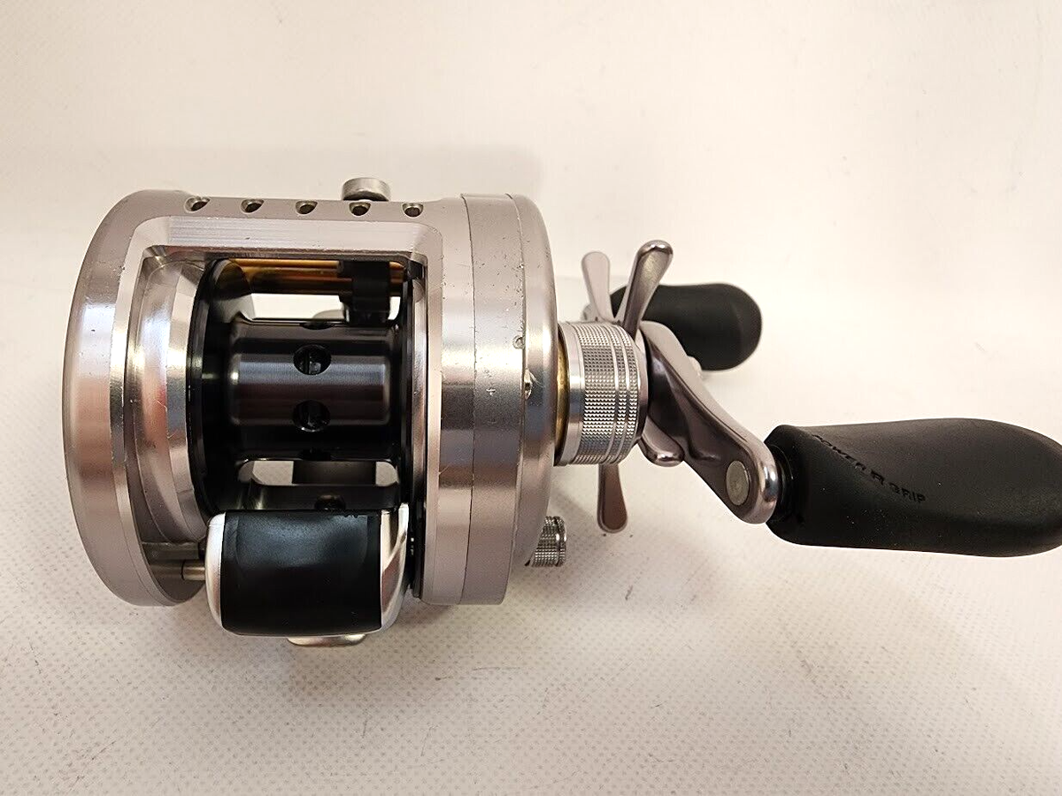 Shimano 09 CALCUTTA CONQUEST 200DC Right Handle Baitcasting Reel