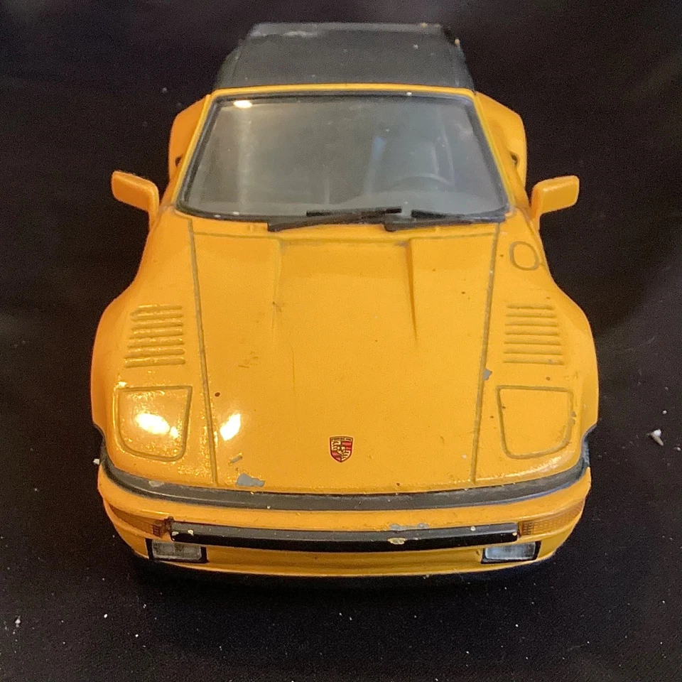 Revell 1:18 Porsche 930 Turbo Yellow Diecast Model Car (11C) MO#8760 - Image 3 of 4