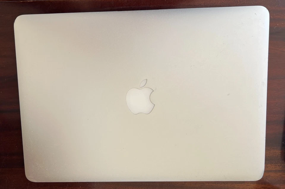 Apple MacBook Air (13-inch, Early 2015) - in VGC - With charger - Image 3 of 4