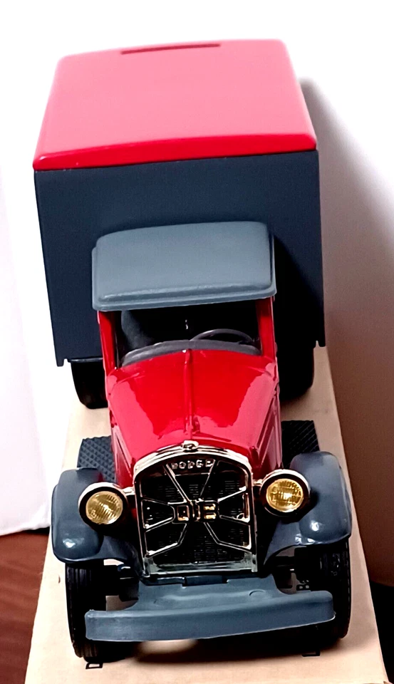 Banco de monedas camión fundido a presión HGK 1931 con certificado de autenticidad International Amoco Foto 3 de 4