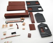 Plasticville HO Gauge Freight Station 2610-100 Kit.