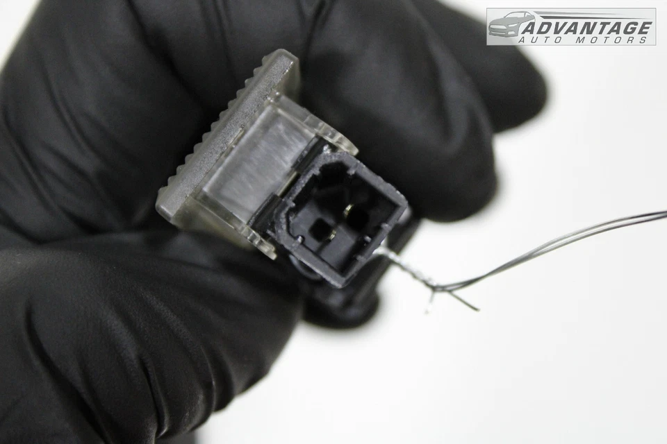 2019-2022 JEEP CHEROKEE 乘客或驾驶员侧室内课程灯原始设备制造商 — 第 4/4 张图片