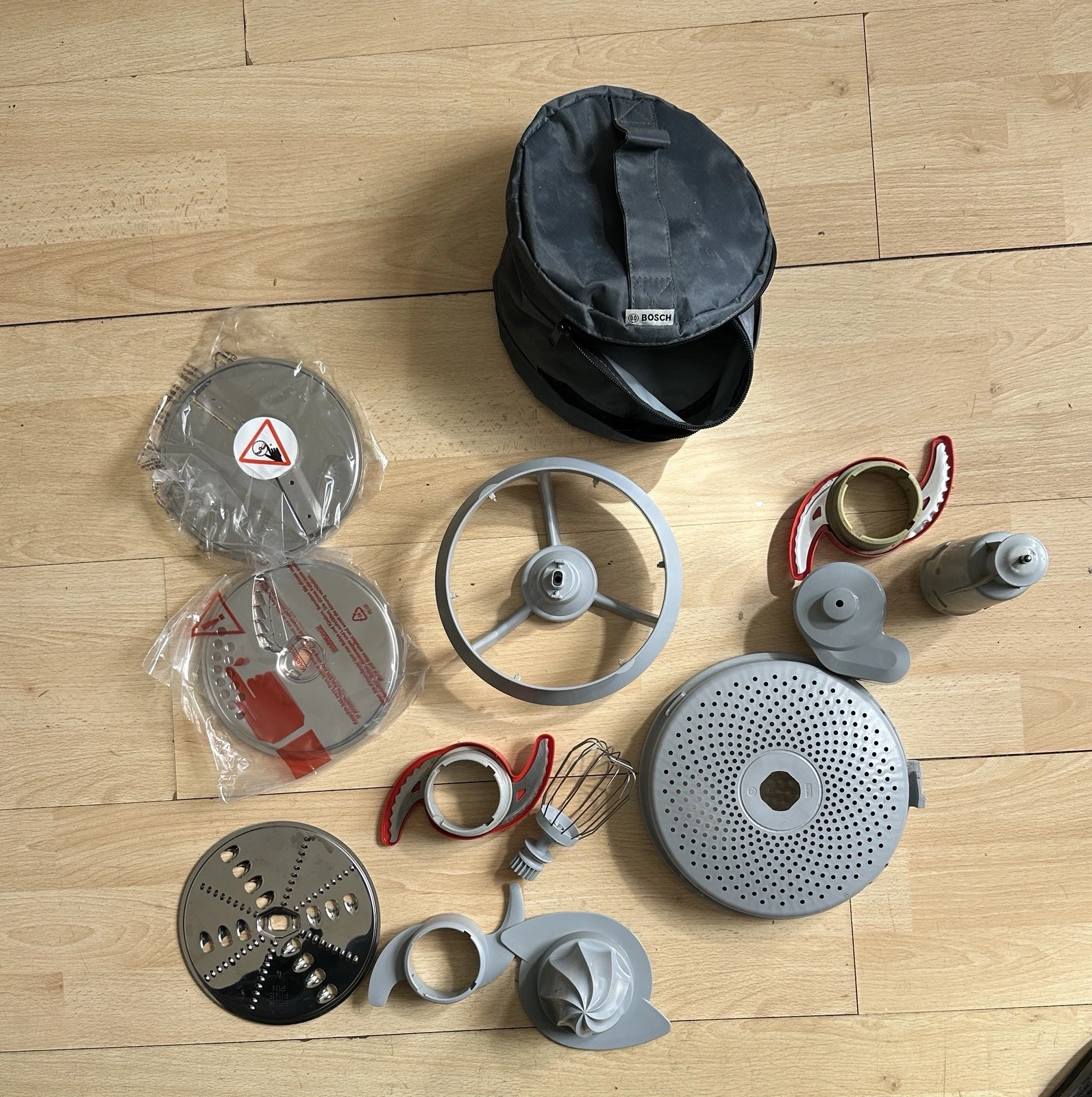 BOSCH MC8 12734G/01 FOOD PROCESSOR BLADES AND ACCESSORIES ONLY BLADES USED
