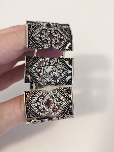Women's Stretch Marcasite Gem Hearts Bangle Bracelet One Size Fits Most - Picture 3 of 3