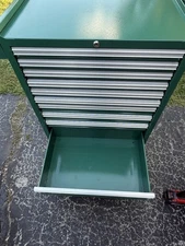 Heavy-Duty Tool Chest – 10 Drawers, Rolling