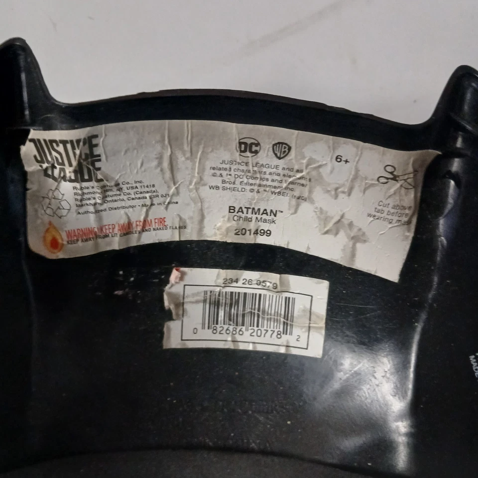 Máscara de Batman Talla Infantil Rubíes Disfraz Co. tm DC Comics Máscara Facial Infantil Foto 3 de 3