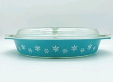 Pyrex White Snowflake on Blue 1.5 Quart Divided Casserole with Lid Retired