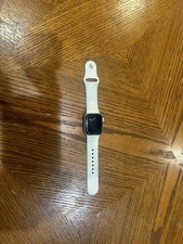 Apple Watch Series 4 40mm Silver Aluminum GPS