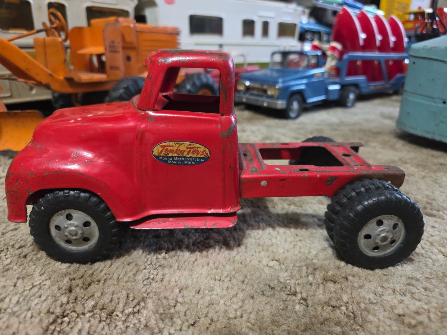 Vintage Original Red Tonka Farms Stake / Lumber Bed Truck Round Fender 1955Missing the stake bed & Lumber bed.