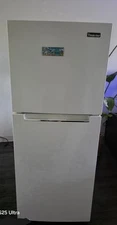 Magic chef compact fridge , SUPER Cold, clean & Ready to use!