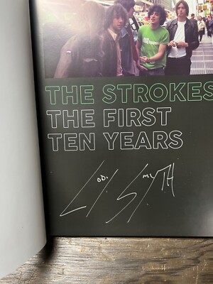 アート・デザイン・音楽 The Strokes: The first ten years The Strokes: The First Ten Years [signed] by Cody Smyth
