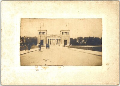 CIRCA 1890s CABINET CARD PROPYLAEA CITY GATE KONIGSPLATZ SQUARE MUNICH GERMANY