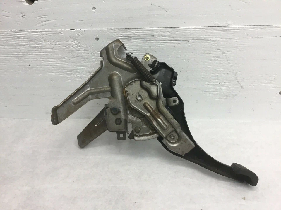 Pedal de freno de emergencia Mitsubishi Endeavor 2003 2004 2005 2006 2007 2008 09:O Foto 2 de 4