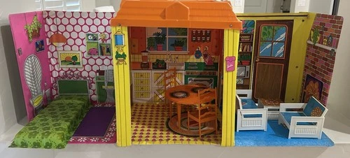 Vtg 1973 Barbie Doll House Country Living Home Vinyl 3 Rooms W/ Furniture