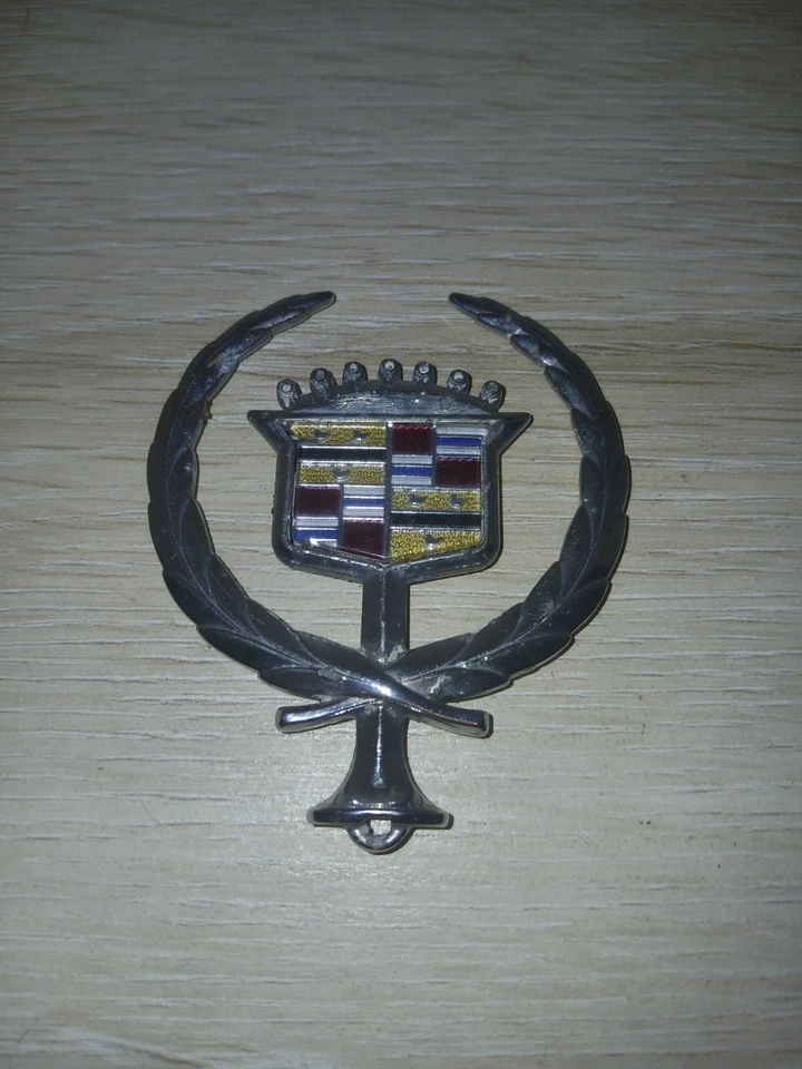 Cadillac DeVille Fleetwood capó adorno 1985-1993 cromo 25536110 original  Foto 2 de 4