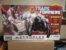Transformers Generations 2014  Titan Class  Metroplex Thrilling  30 Over 2 Feet