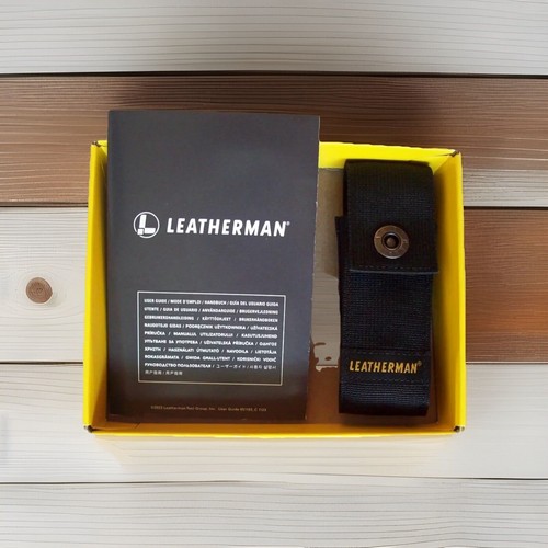 Discontinued Leatherman Super Tool 300M Silver MOLLE Sheath Sight Tool New In Bx - Picture 2 of 2