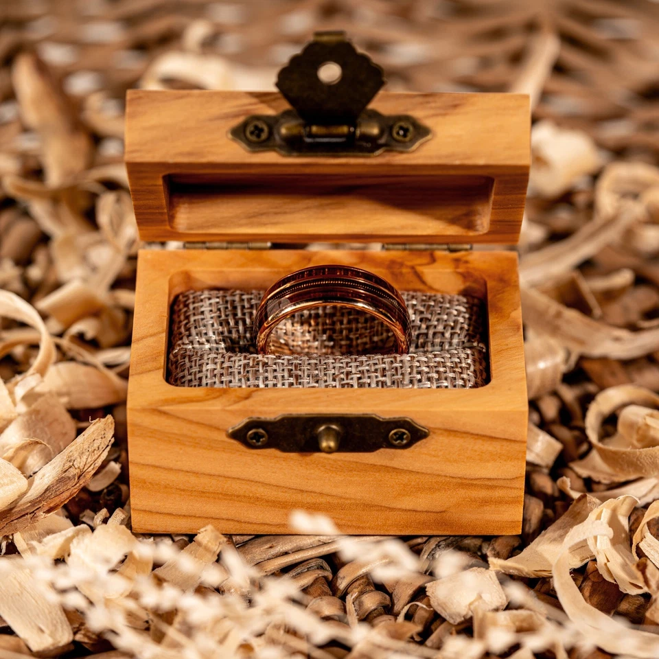 Cuerda de guitarra barril de whisky para hombre boda oro rosa banda anillo de madera de tungsteno Foto 2 de 4