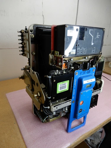 GENERAL ELECTRIC AK-2A-25-1 CIRCUIT BREAKER / 600A 600V 60HZ 3P / 1232C84G01TRIP