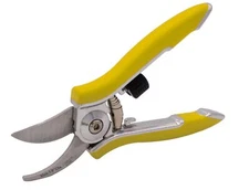 Dramm Bypass Pruner Cut up to 5/8-inch in diameter Stainless Steel Blade Yellow
