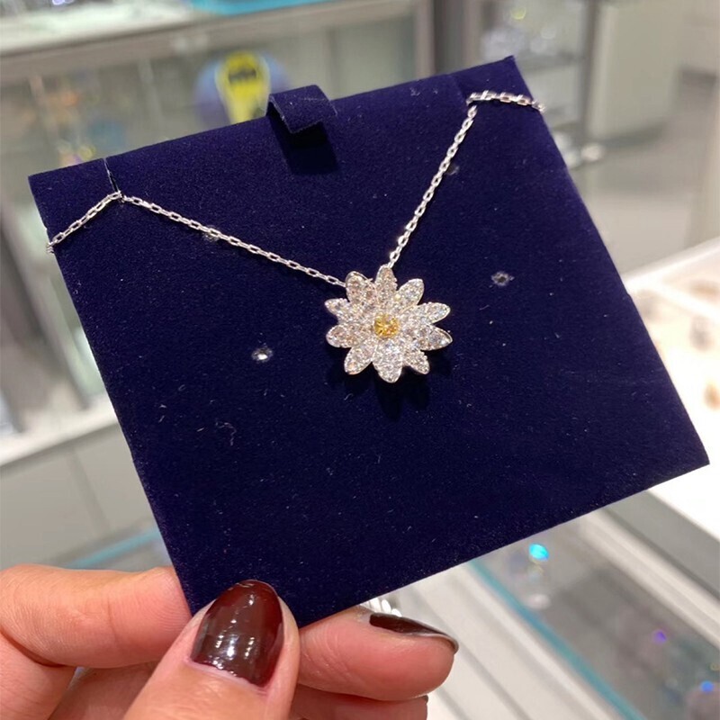 スワロフスキー SWAROVSKI Eternal Flower ネックレス Amazon.com: SWAROVSKI Eternal Flower Pendant Necklace Cz