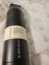 Stanley IceFlow™ AeroLight™ Bottle with Cap and Carry+ Lid | 36 OZ 10-11219-033