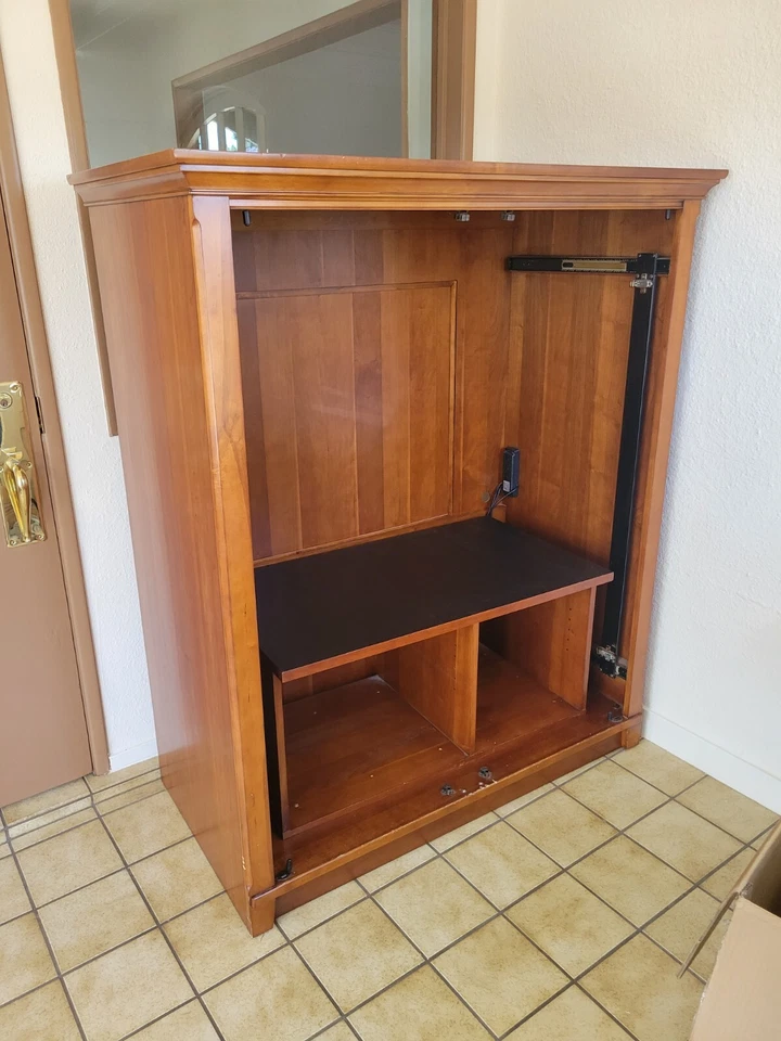 Armario/armario de madera Thomasville Foto 3 de 4