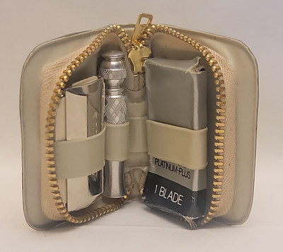Vintage Gillette Safety Razor Platinum Plus Blade Travel Kit NOS