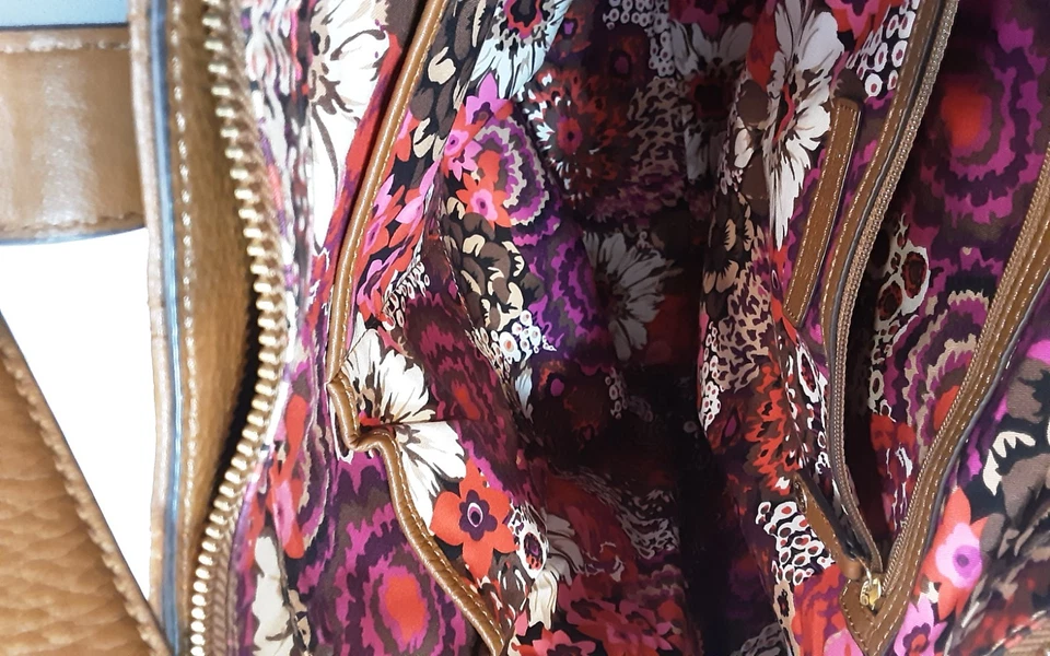 Bolso de Hombro Vera Bradley Nora Cuero Acolchado Marrón Coñac Tono Dorado Cremallera Foto 3 de 4