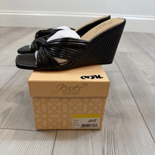 NEW Jewel Badgley Mischka Hype Wedge Sandal Size 6 Black Knot Strap Mule Heels