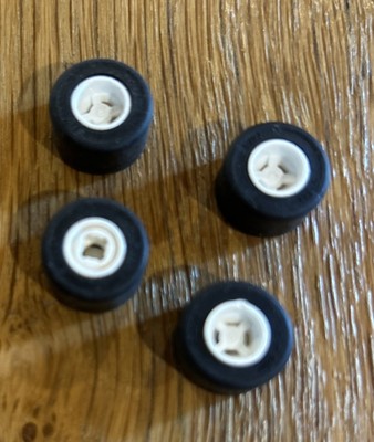 LEGO parts 30027b + 30028 Lot 4 Wheel 8mm D. x 9mm for Slicks Hole