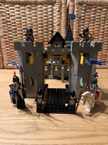 LEGO 6074 Black Falcon’s Fortress Castle (1986) Instructions + Box Pcs 99% Compl