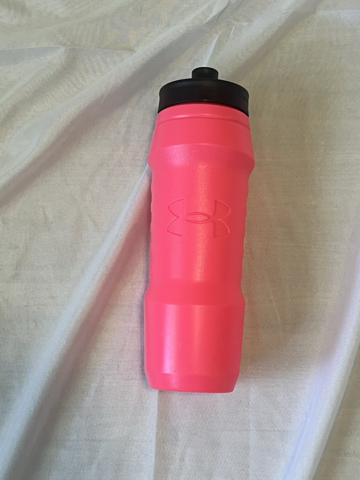 Under Armour Squeeze Water Bottle 32 Oz Hot Pink Brand New