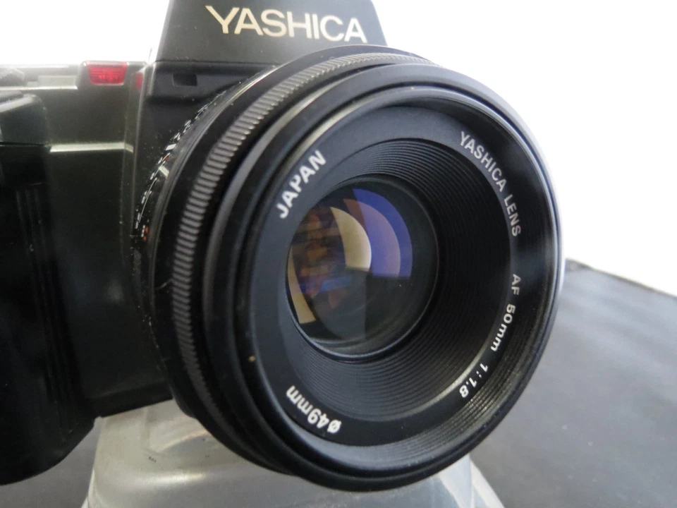 YASHICA 230-AF fotocamera reflex pellicola 35 mm con obiettivo Yashica 1:1.8 AF 50 mm + custodia - Immagine 4 di 4