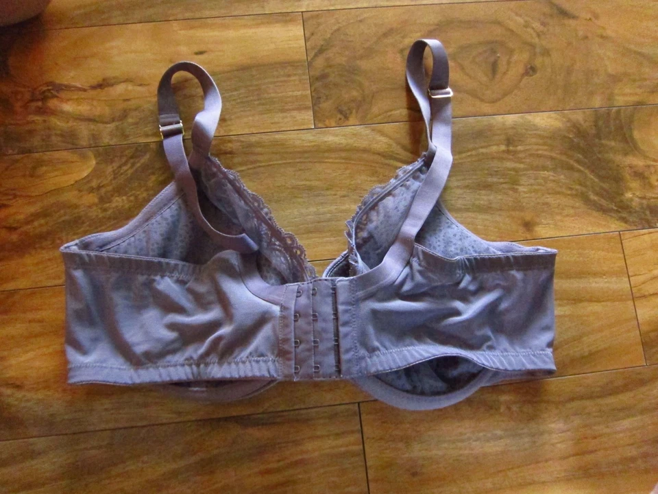 Sujetador con aros CACIQUE malva ligeramente forrado balconette talla 42DDD Foto 3 de 4