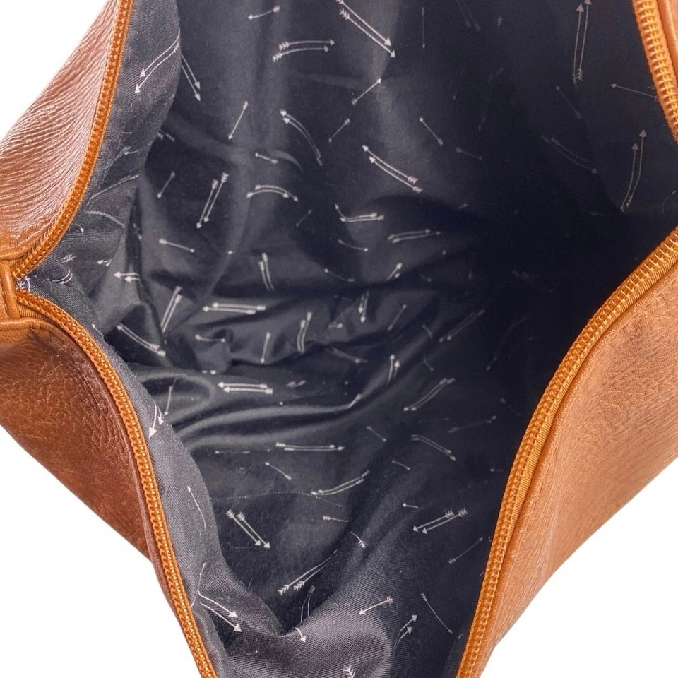 Bolso sin asas Free People para mujer marrón vegano imitación cuero cierre cremallera Foto 4 de 4