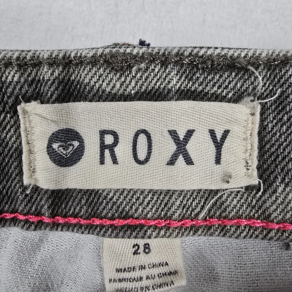 Shorts curto camuflado Roxy bordado lateral cinza esverdeado tamanho 28 bainha desgastada - Imagem 4 de 4