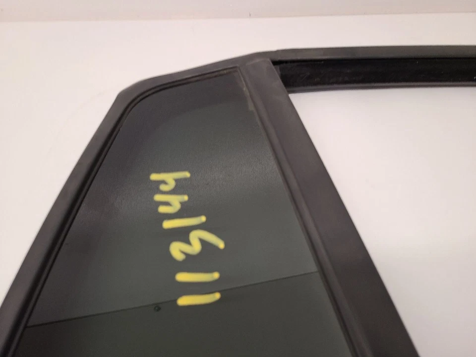 2002 - 2009 GMC ENVOY Passenger Rear Door Vent Glass With Privacy Tint  - Image 4 of 4